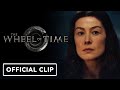 The Wheel Of Time Official Season 1 Clip 2021 Rosamund Pike Daniel Henney NYCC 2021
