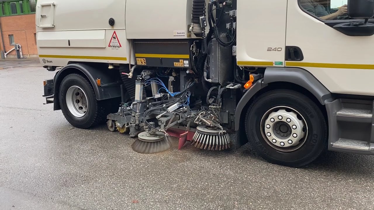 Presentation video clip: Volvo FL240 - 74 408 km - Automatic - white - 2012