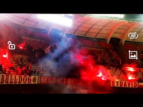 ENTRATA MASSICCIA FUMOGENI E BOMBE CURVA NORD BARI-PALERMO, SERIE B