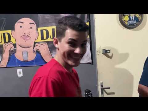 Mc kibom  ajudando o próximo