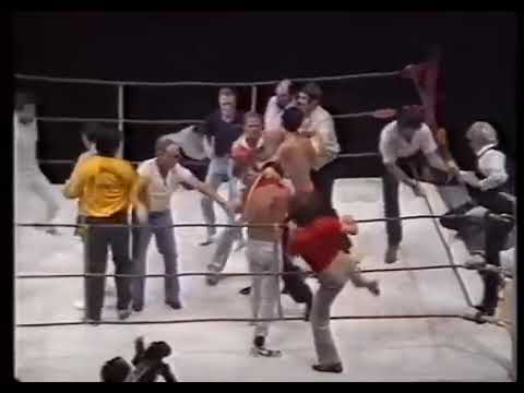 Crazy boxing brawl, the referee Charkey Ramon wins - match between Ken Salisbury Vs. Alex Temelkov