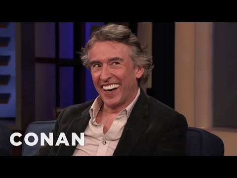 スティーブ・クーガン、"Greed "で非常識な偽歯を装着 - CONAN on TBS (Steve Coogan Wears Insane Fake Teeth In “Greed” - CONAN on TBS)