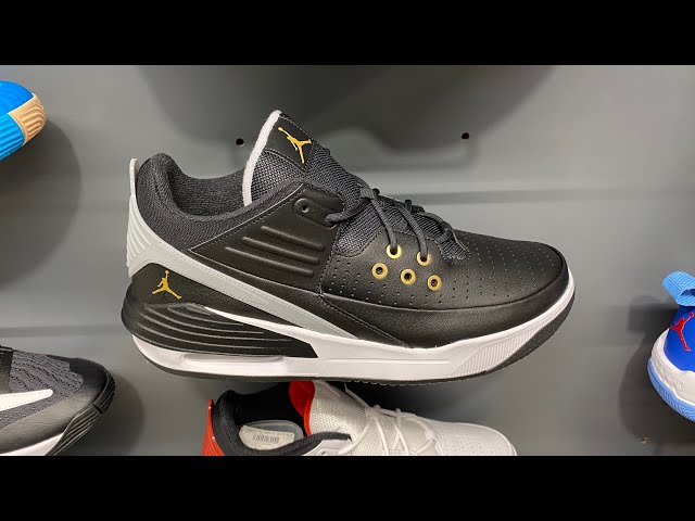 Vídeo relacionado con Zapatos Jordan Max Aura 6 para hombre (FQ8298-101, Blanco/Negro/Dorado Metálico), Blanco/negro (White/Black/Metallic Gold), 10.5