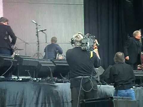 Coldplay and John Farnham - Sound Relief - SCG Sydney - Mar 14 2009