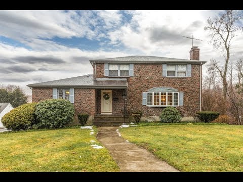 124 Lincoln St, Waltham MA - Caroline Caira - Tel 617-699-3917