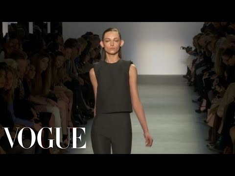 Fashion Show - Giambattista Valli: Fall 2011 Ready-to-Wear