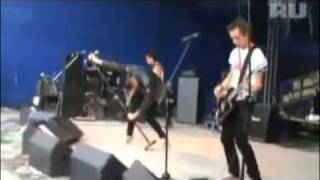 SKINHEADS INVADEM SHOW PUNK E DESTROEM TUDO