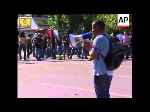 Muzułmańscy imigranci leją grecką policję