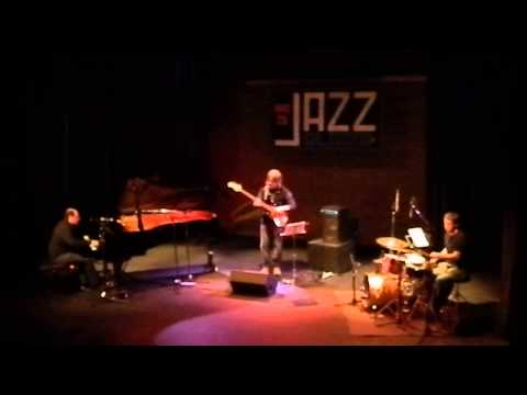 5491 - Sergio Gruz, Alejandro Herrera y Tomas Babjaczuk en Jazzologia - 21/5/13 
