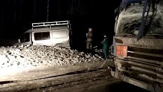 "Скания" догнала и выпнула "Соболь" в сугроб