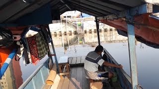 Kerasnya Hidup di Jakarta Membuat Wandi Terpaksa Tinggal di Perahu Eretan