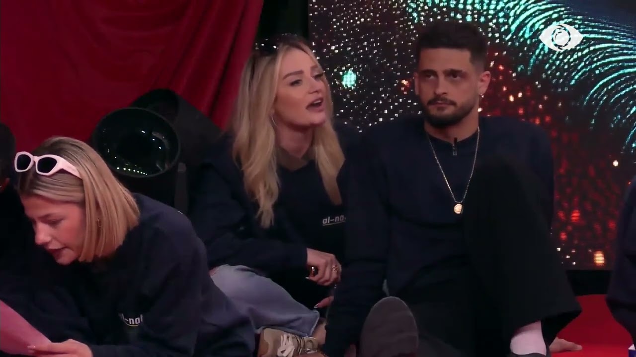 Komenti ndaj Gretës, Selin i drejtohet Juelës: O injorante…