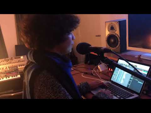 La création du morceau 'Mon Amour Tu Bois Trop' avec Léonie Pernet ! 🎧