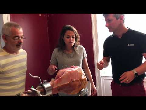 Hogar del Pollo, los chicos del emblemático bar de tapas en Menorca.