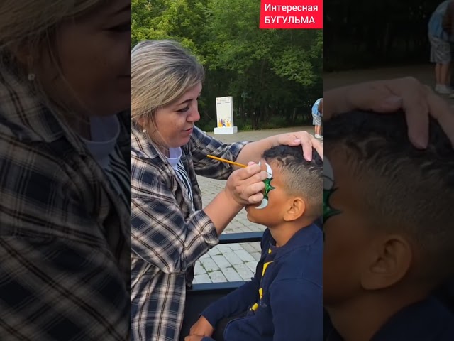 На городских мероприятиях нередко можно увидеть улыбчивую девушку - Алсу Гилязева – педагог начальных классов в школе №4 с большим набором красок