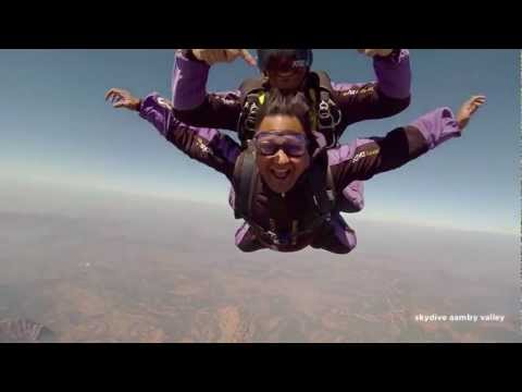 download lagu mp3 mp4 Aamby Valley Skydiving, download lagu Aamby Valley Skydiving gratis, unduh video klip Aamby Valley Skydiving