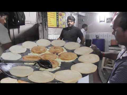 Anda Roll @ 15 rs & Egg Chicken Roll @ 40 rs | Mumbai Bhendi Bazaar Street Food Video