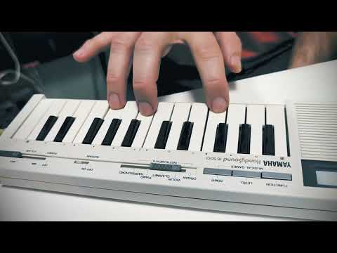 Casio MT-30 playing Blue Monday & Yamaha Handysound HS-500 playing random chords
