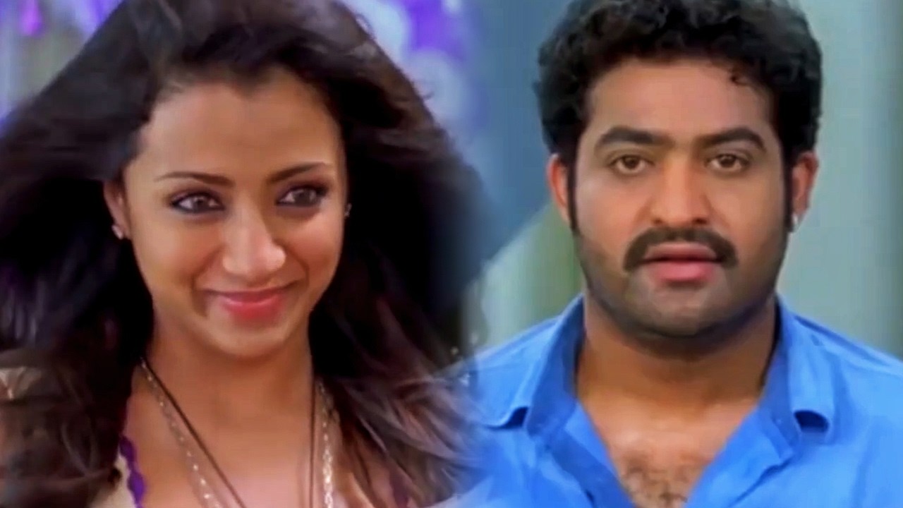 जूनियर एनटीआर त्रिशा कृष्णन को घूर-घुर के देख कर हंस र