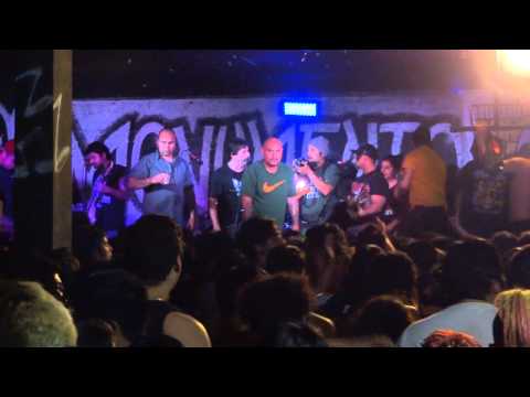 Flema - Más feliz que la mierda & Vamos a fumar (Bar Monumento, Chile, Septiembre 2014)