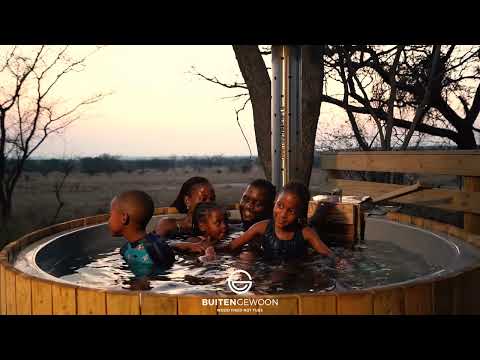 Family Fun in Buitengewoon Outdoor Wood-fired Hot Tubs