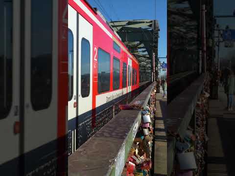 ICE4 + RE auf Hohenzollernbrücke #trainspotting