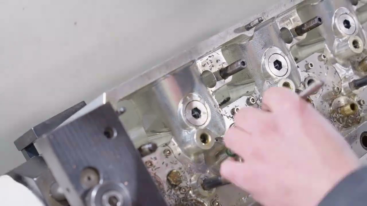 Head Machining at Steve Morris Engines