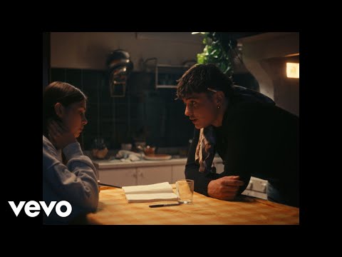 Olly - Scarabocchi (w/ Juli) on Spotify Charts