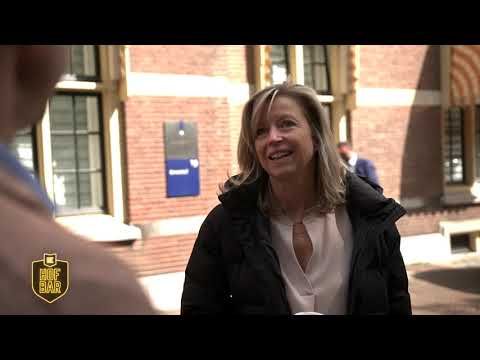 Dem. Minister Ollongren en wethouder Van Hooijdonk over met dwang van het gas af | De Hofbar