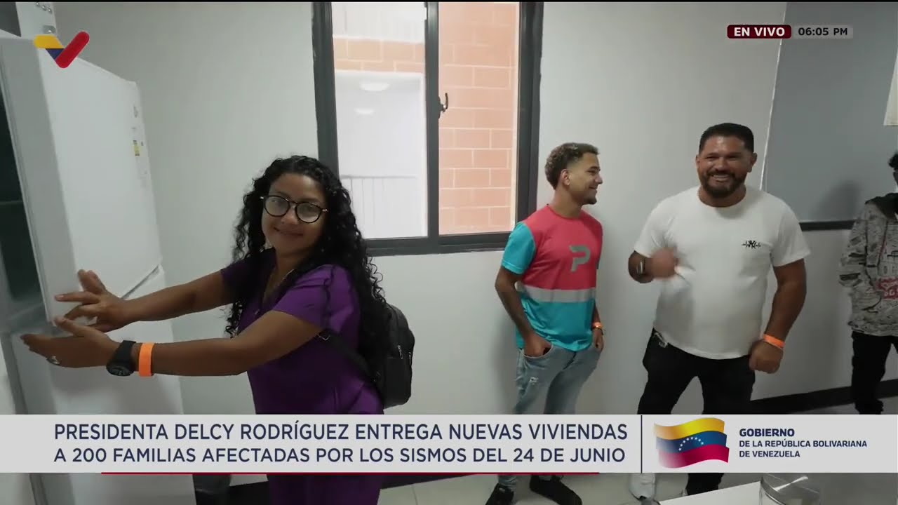Delcy Rodríguez entrega 200 viviendas a afectados por terremotos del 24 de junio