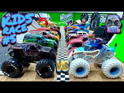 Toy Diecast Monster Truck Racing Tournament | VIEWER CUSTOMS RACE #5 & Spooky HALLOWEEN Track 👻🎃🦇