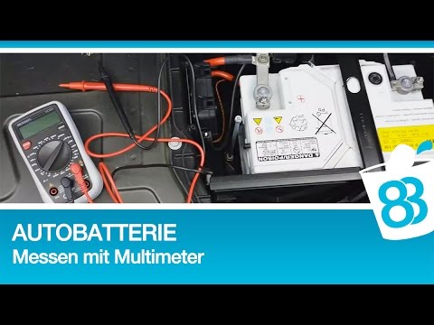 Autobatterie Volt Spannung mit Multimeter messen