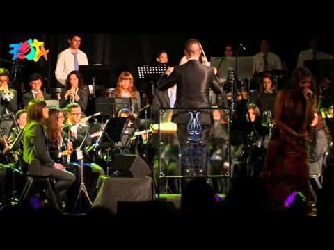Extravagante - Uxu Kalhus e Banda Filarmónica Ovarense