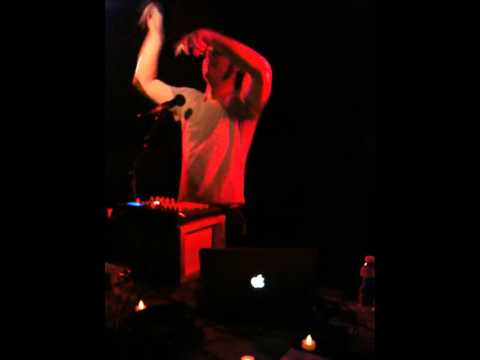 BATHS - Live @ Jaune Orange 13-04-2011