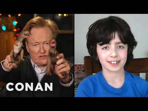 8歲的孩子罵柯南缺乏恐龍的故事 - CONAN on TBS. (8-Year-Old Calls Out Conan For Lack Of Dinosaur Stories - CONAN on TBS)