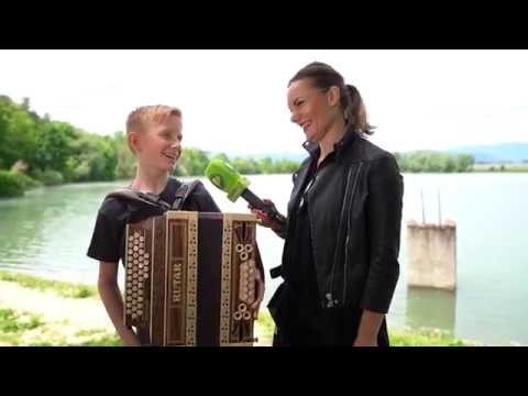 12-letni mojster na harmoniki z novim spotom.