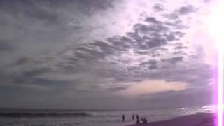 preview picture of video 'Full Colored Chemcloud on top of Cumulus Cloud beneath Halo Effect Bali - Echo Beach 16 06 2013'