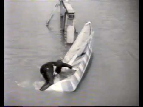 Voskovec a Werich na vode scéna z filmu Peníze nebo život 1932