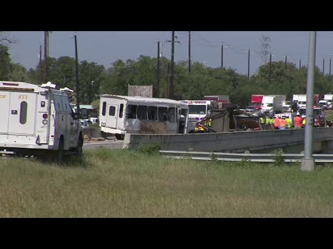 Fifth person dead after multi-car crash on Southwest Side - KTSA