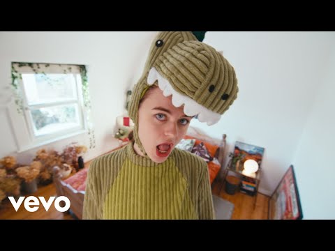 Ellie Dixon - Big Lizard Energy (Official Music Video)