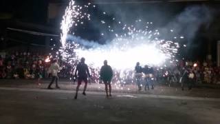 preview picture of video 'Actuació dels Diables de Vacarisses a Astigarraga (Euskal Herria). 27 juliol de 2014.'