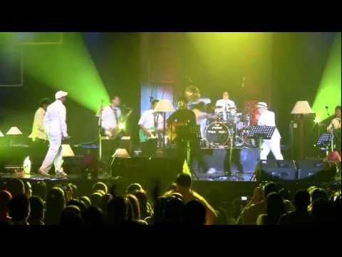 Sandhy Sondoro - Malam Biru ft. Tompi & Glenn Fredly @ Central Park [HD]