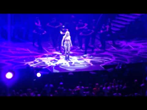 Britney Spears - Womanizer [The O2 Arena, London]