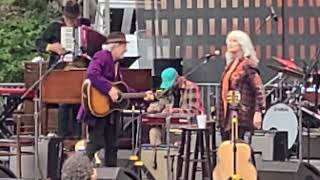 Buddy Miller &amp; Emmylou Harris: &quot;Love Hurts&quot; + &quot;Burning the Midnight Oil&quot; (10/1/2022, San Francisco)