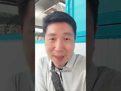 来青岛旅游，在路边吃点干净的吧，没啥额外添加，价格也明码标价。#烤肠 #青岛旅游
