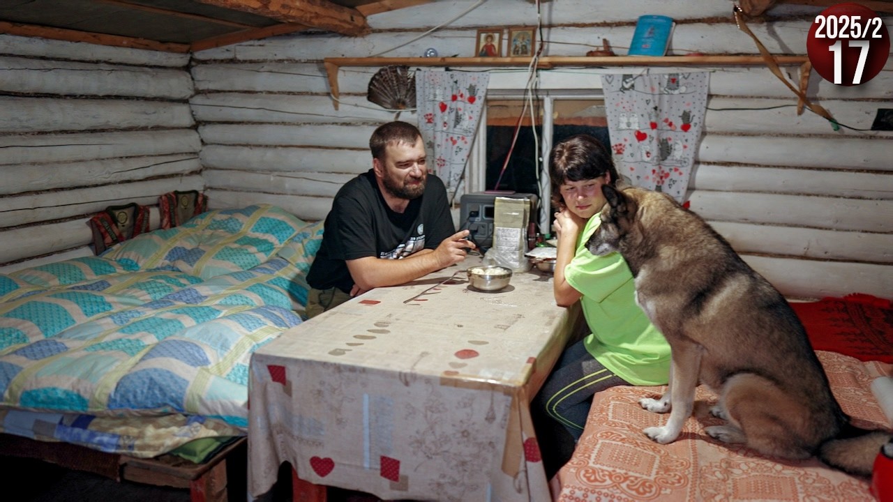 Изба на берегу горной реки. Пришла зима. Как живут люди в тайге. Рыбалка на щу?
