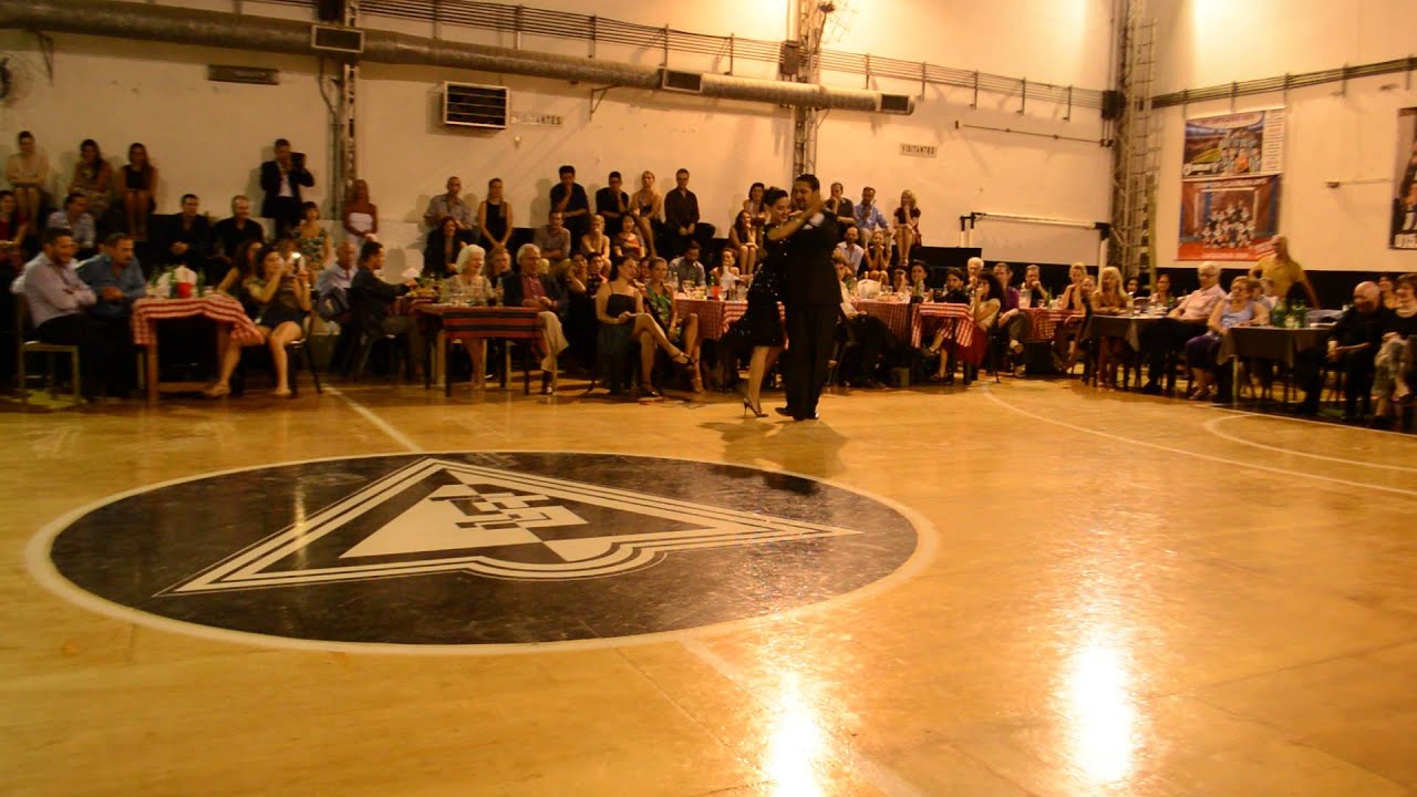 Magdalena Valdez & Roberto Zuccarino en Milonga Malena Sunderland Club 2/4