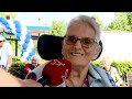 Leerlingen wassen rollators en scootmobielen: Ik ga hem straks showen in het dorp
