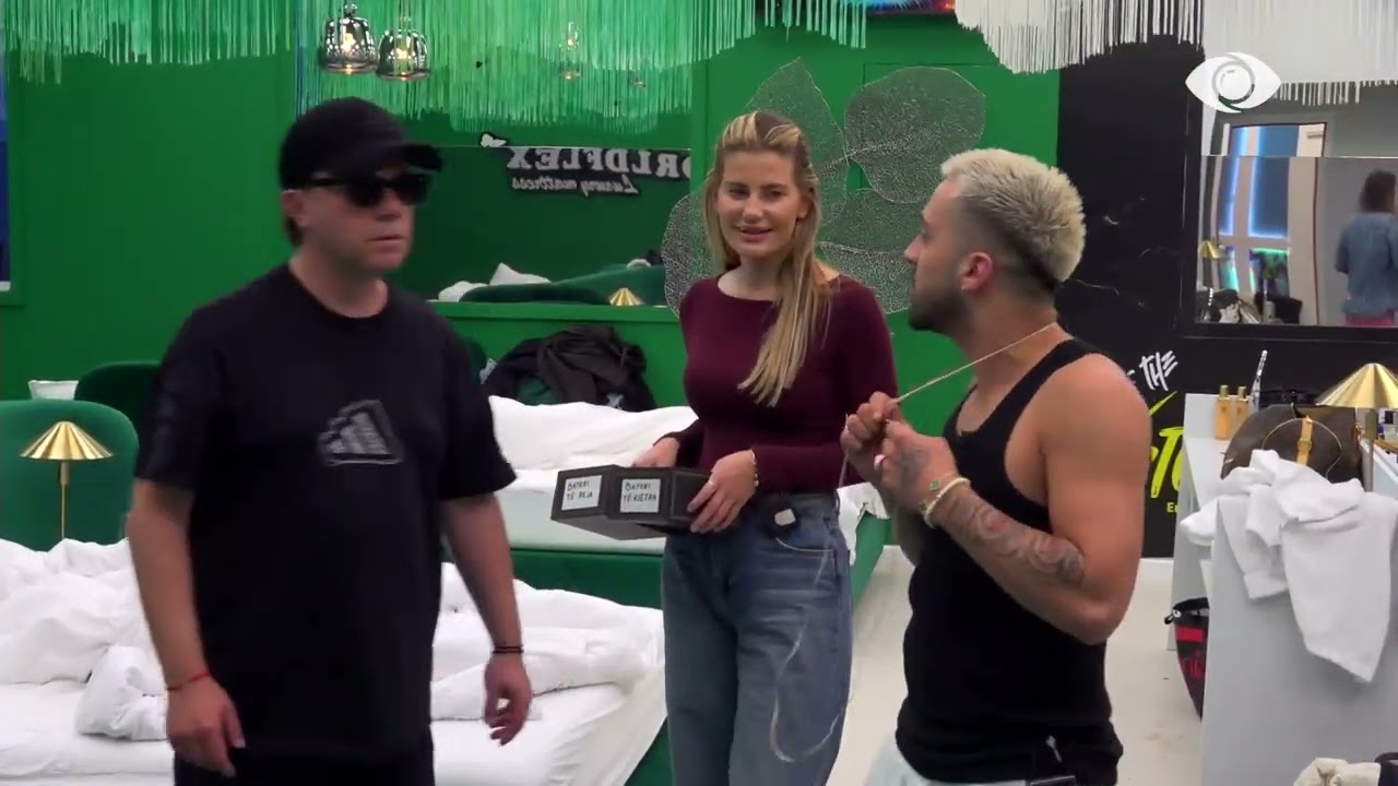 Gjesti dhe Gerta kërcejnë së bashku në dhomën e gjumit