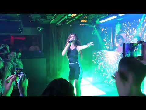 Eleni Foureira "Ti Koitas" @ Trumps Club Lisboa | wiwibloggs